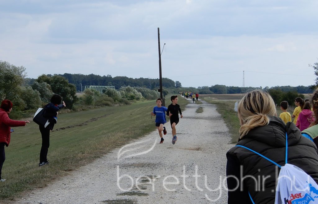 Mezei futóbajnokság Berettyóújfaluban 63